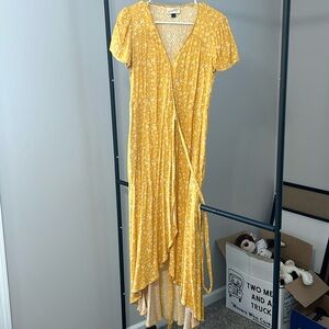 Universal Thread wrap dress. Women’s M. Only worn once for a wedding.